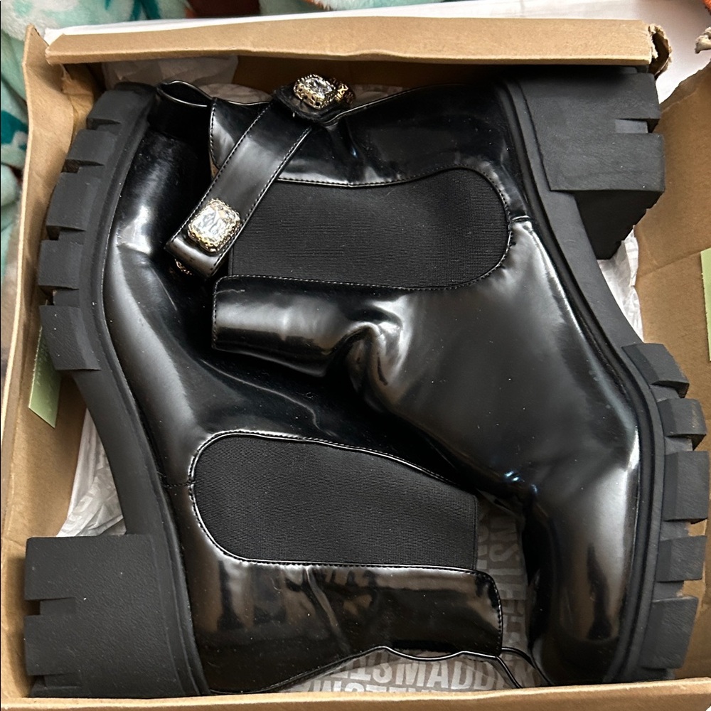 Steve Madden Brown Shoe Box